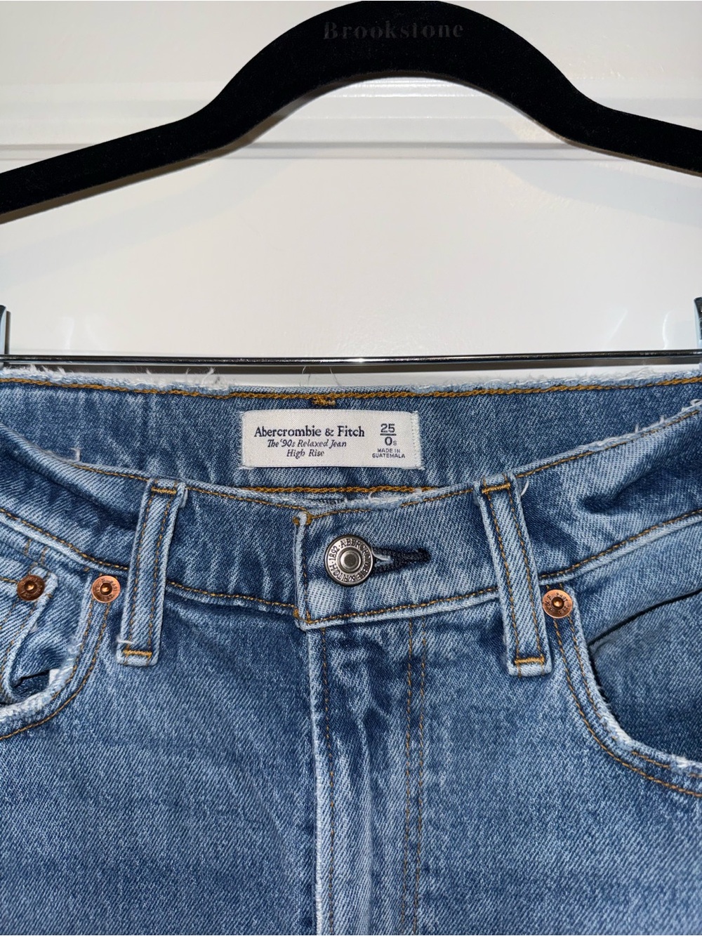 Abercrombie High Rise 90’s Relaxed Jean in Medium - Picture 3 of 4